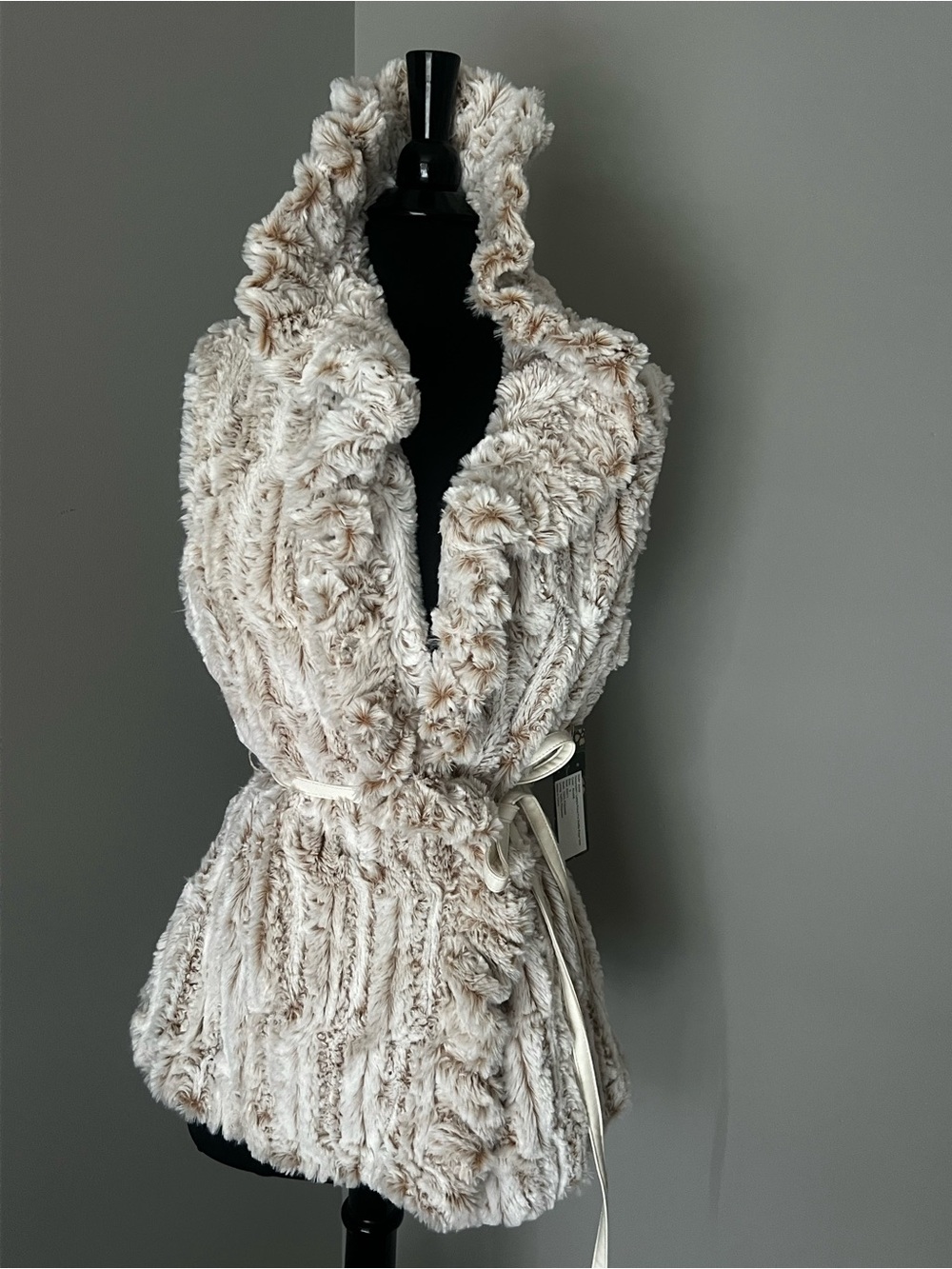 NWT Damselle Faux-Fur Cream Vest